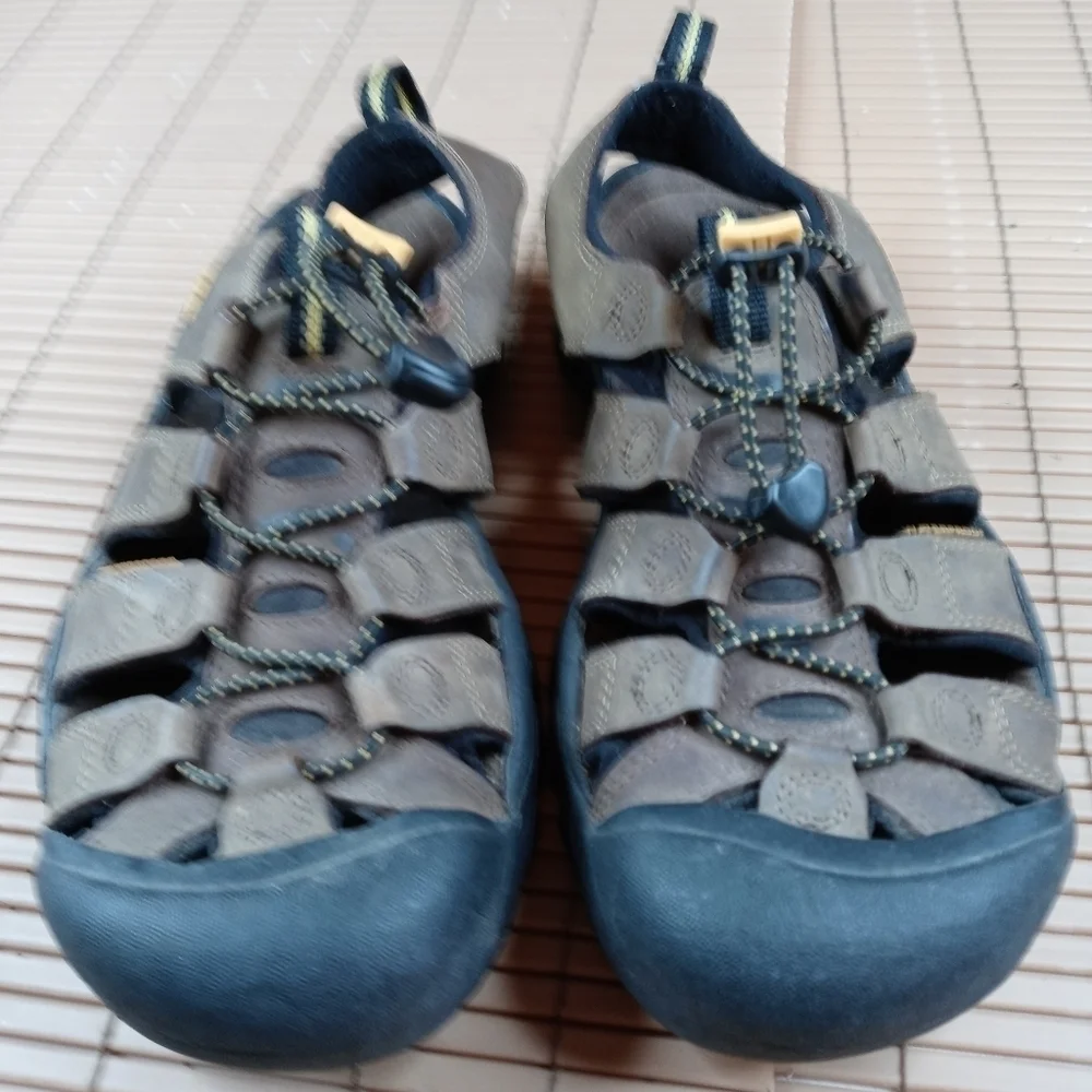 Keen SM 0608 Leather Waterproof Sandals Shoes Hiking Walking men's Sz 8.5 .  59.